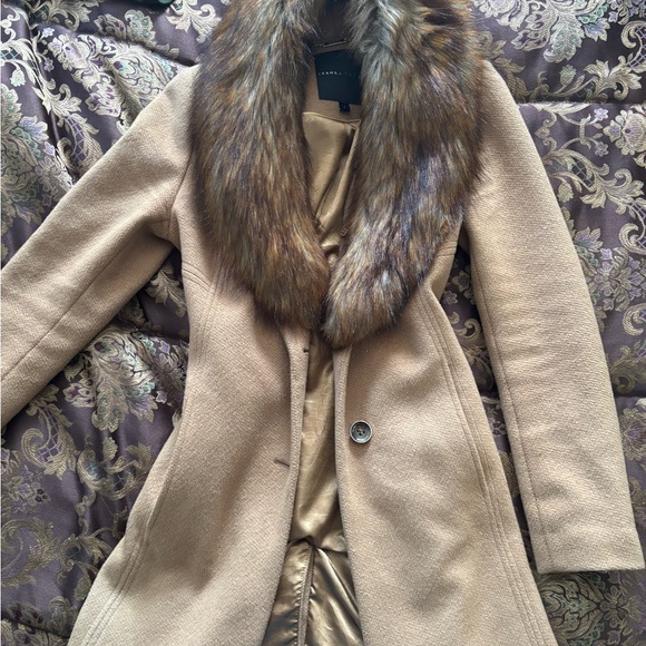 Ivanka Trump Jackets & Blazers - Ivanka Trump Tan Trench Coat with Faux Fur Collar